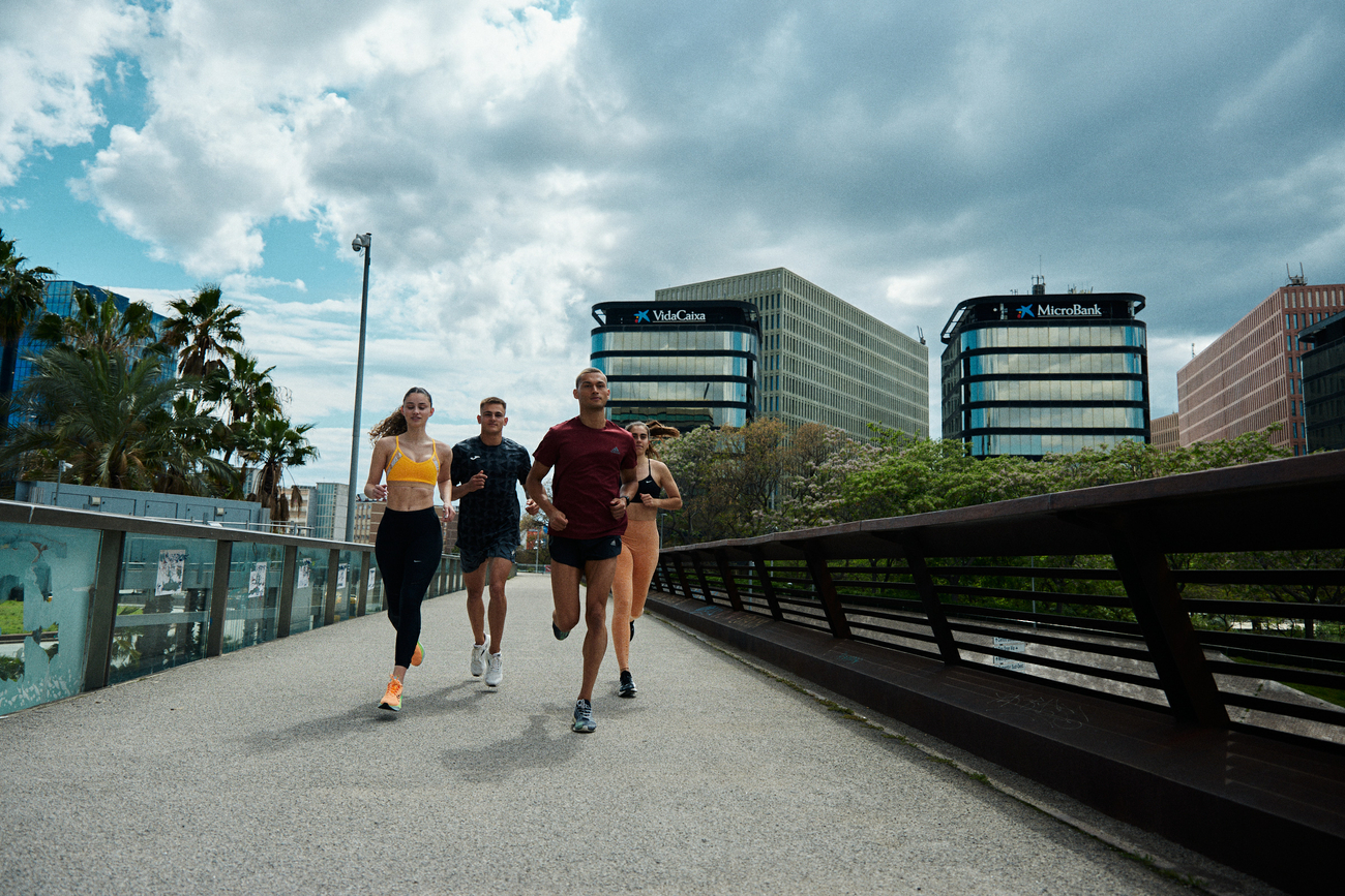 20240501-runners-in-the-city