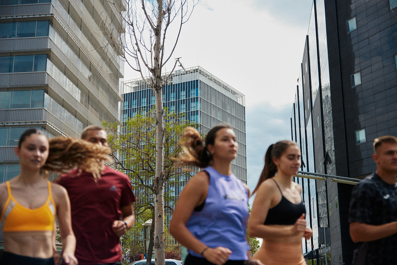 20240501-runners-in-the-city